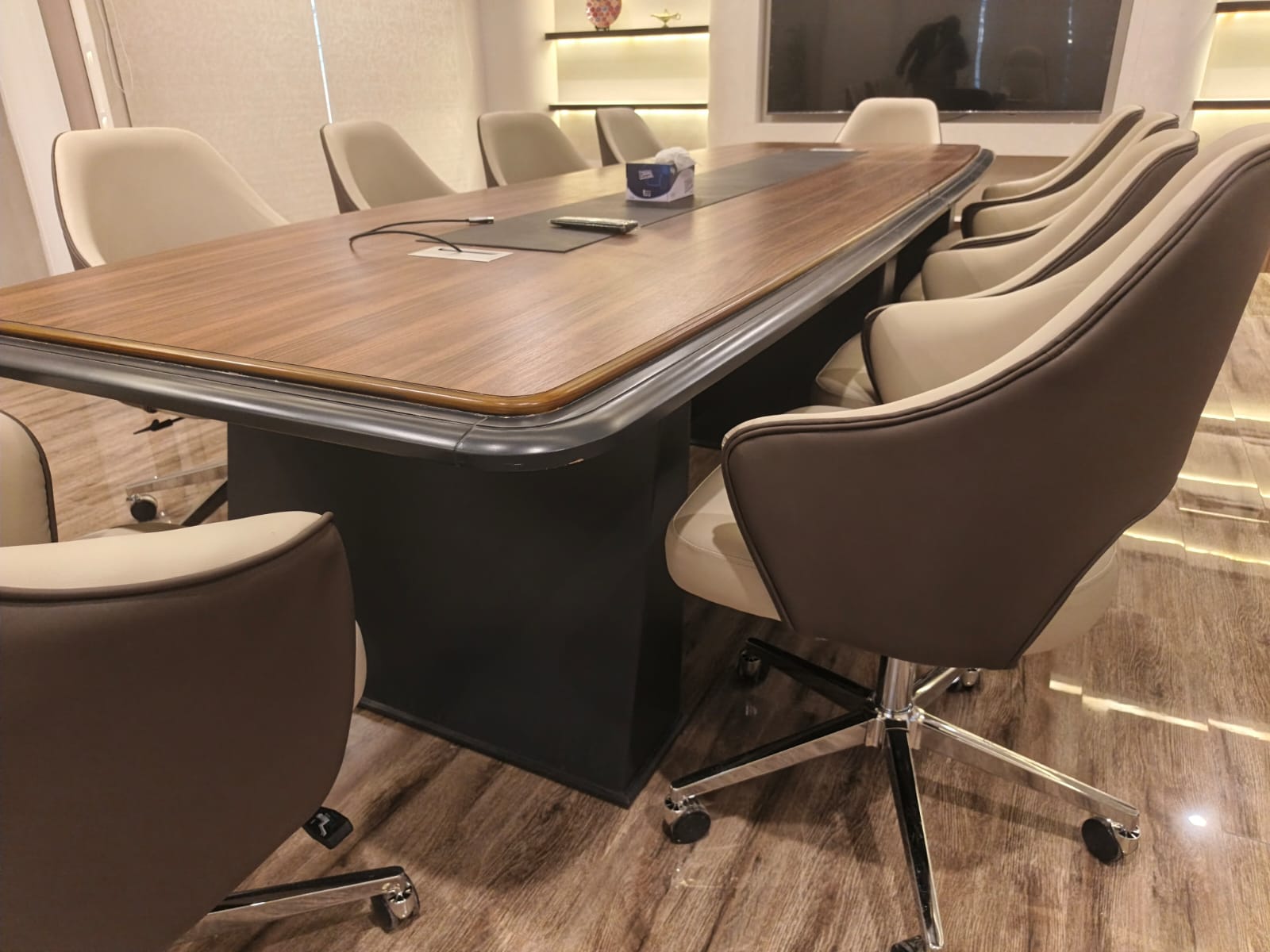 Lyon Conference table - Image 3