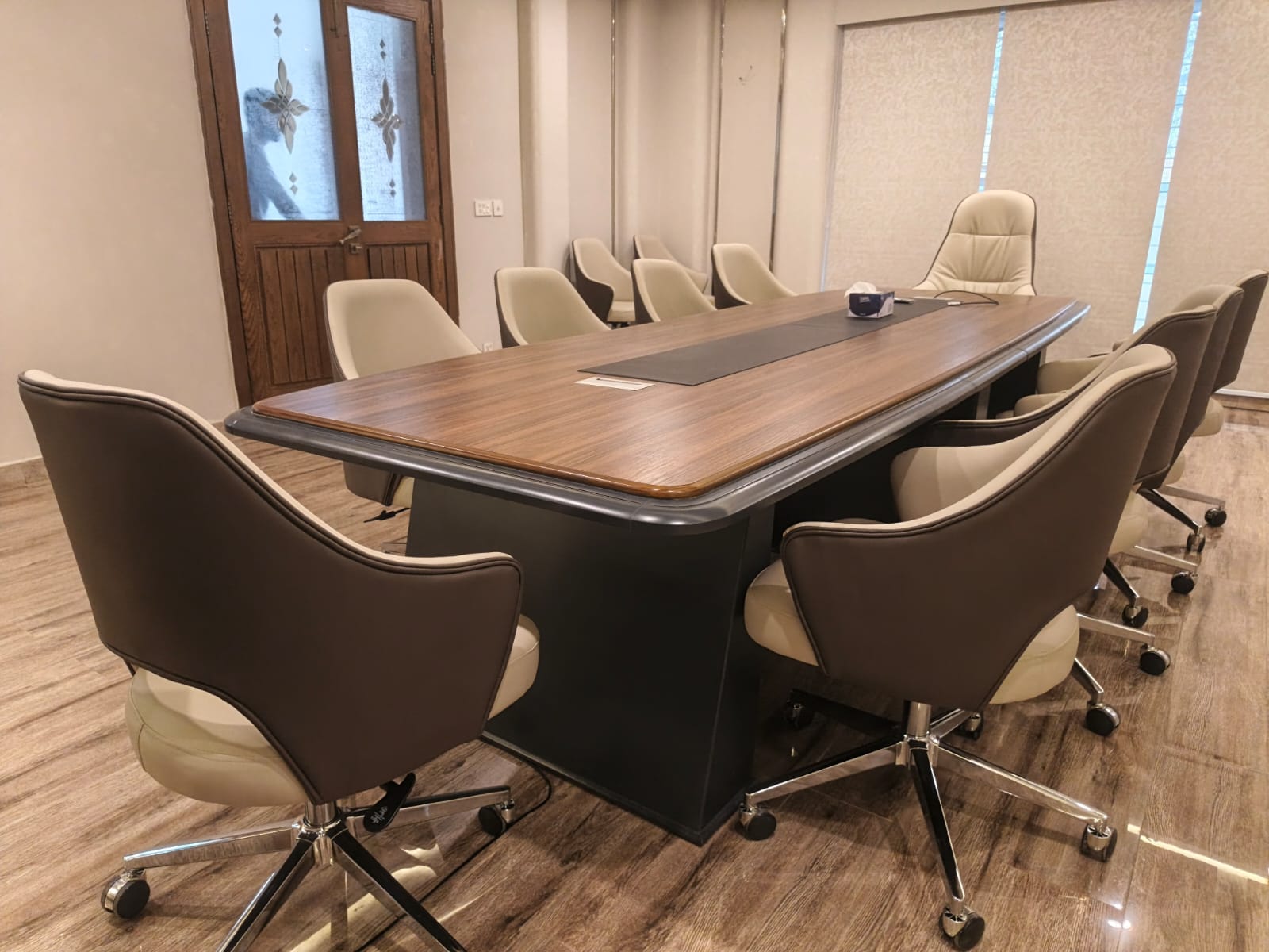 Lyon Conference table - Image 4